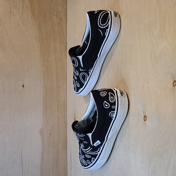 Vans Classic Slip-On Peace Paisley Black Sneakers - Picture 6 of 10